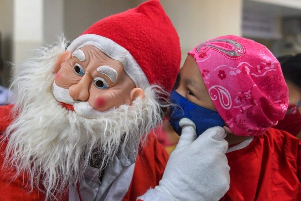 Navidad atípica en el mundo: hubo festejos sin fuegos artificiales ni abrazos (FOTOS)