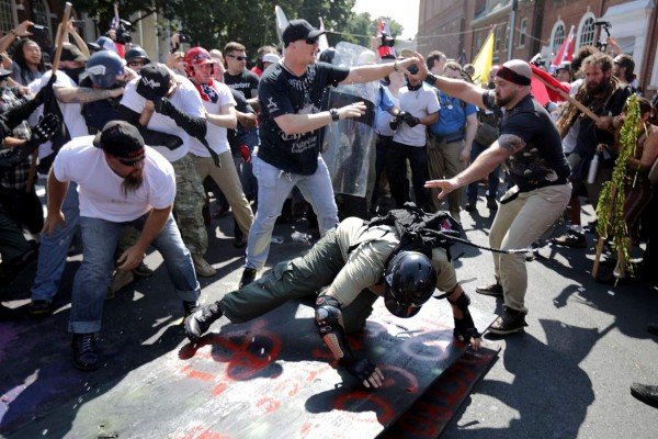 Las fotos más impactantes que dejó el ataque racista en Charlottesville, Virginia, Estados Unidos