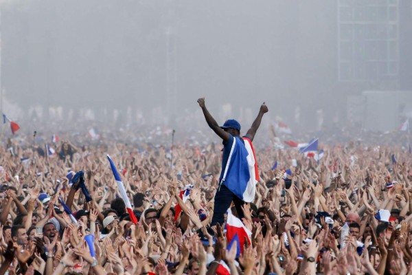 FOTOS: La locura en París tras la coronación de Francia como campeón del Mundo en Rusia 2018