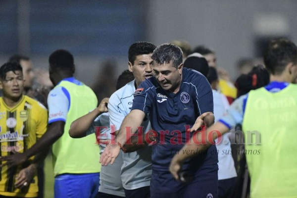 FOTOS: La ira de Diego Vazquez tras ataques de fanáticos aurinegros