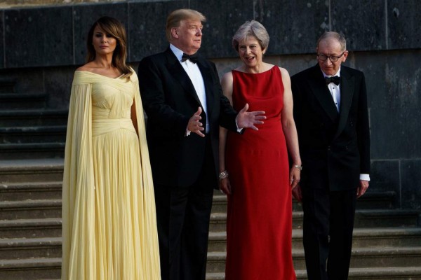 El vestido amarillo de Melania Trump que provocó comparaciones con 'La Bella y la Bestia'