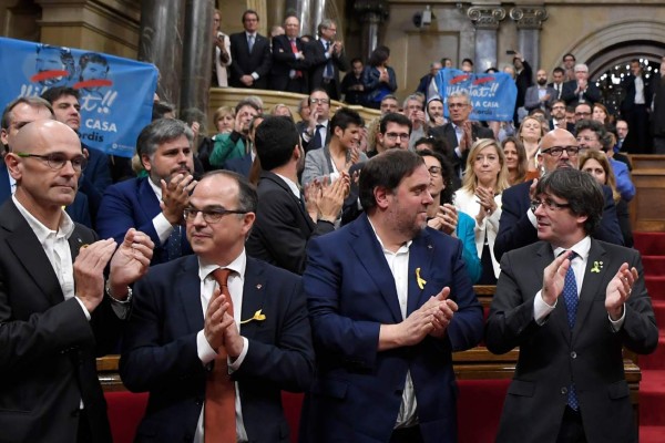 Así viven los catalanes su independencia de España, 27 días después del referéndum