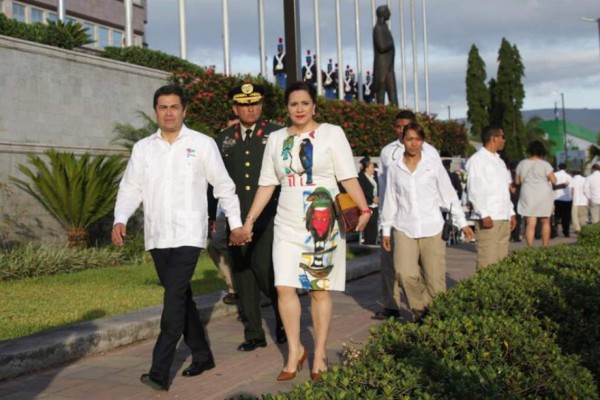 La imagen y los vestidos de Ana García Hernández, la primera dama de Honduras