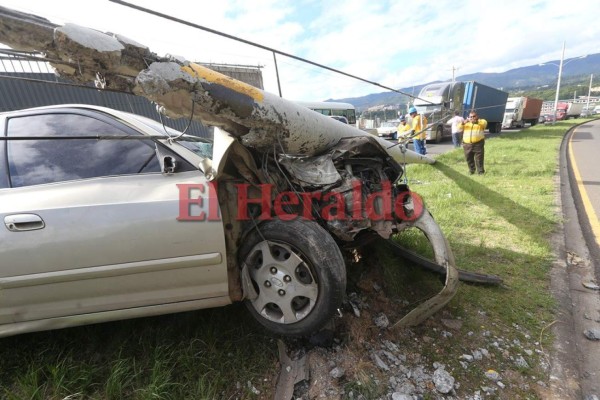 ¡Evitó atropellar un perro y chocó! Las imágenes que no vio del accidente en el anillo periférico