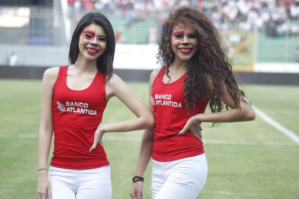 Hermosas chicas engalanan la final Olimpia - Real Sociedad