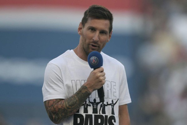 Furor y algarabía en el Parque de los Príncipes tras presentación de Messi y Ramos