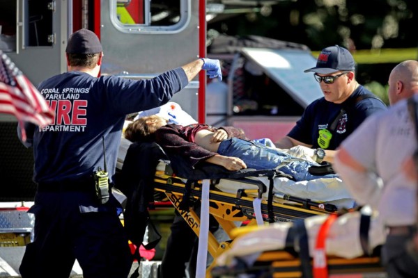 FOTOS: Drama y dolor deja tiroteo en una escuela de Florida