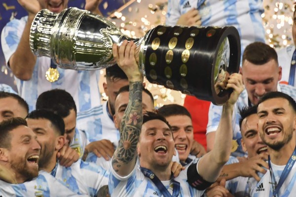 ¡Histórico! Así celebró Messi su primer título con Argentina tras ganar la Copa América