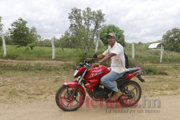 FOTOS: Motocicletas, ganado y frescura, el otro campo en donde el portero Donis Escober es feliz