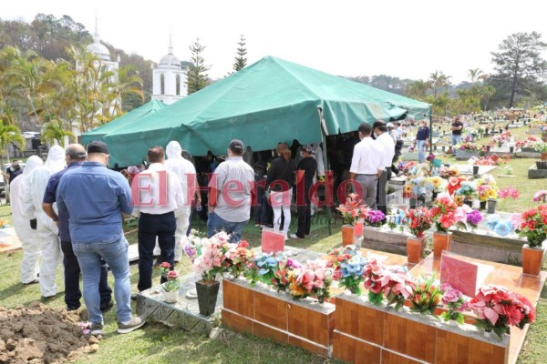 Discursos y llanto en la dolorosa despedida de Chelato Uclés, el Maestro de Honduras