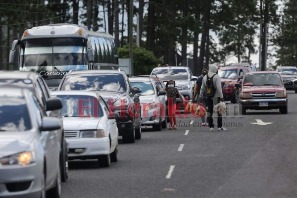 Caravanas y retenes: así se realizó el retorno seguro a la capital (FOTOS)