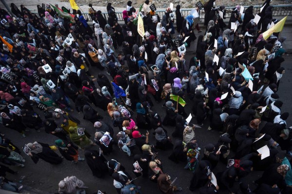 Multitudinarias protestas en Irak contra ocupantes de Irán y Estados Unidos