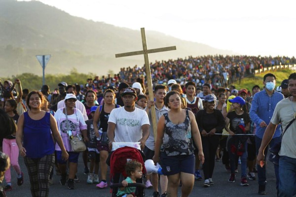 Con amor y esperanza: Migrantes centroamericanos y haitianos continúan su ruta por México