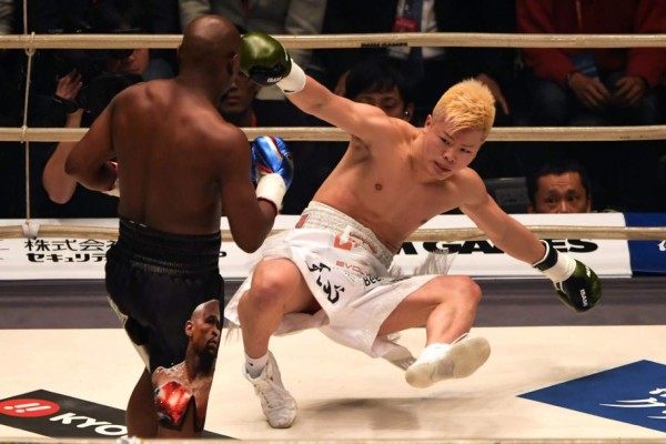 FOTOS: Así noqueó Floyd Mayweather al japonés Tenshin Nasukawa