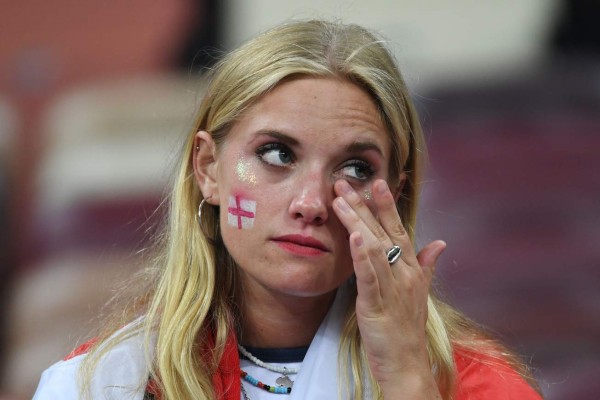 FOTOS: El llanto de las bellas aficionadas de Inglaterra tras la derrota ante Croacia en el Mundial