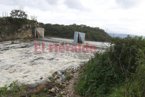 Fotos: Así luce la represa Los Laureles tras alcanzar su nivel máximo