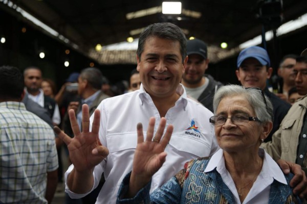 FOTOS: Así votaron las figuras políticas en distintos puntos de Honduras