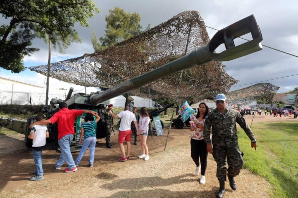 Feria de Adiestramiento de las FFAA de Honduras en foto