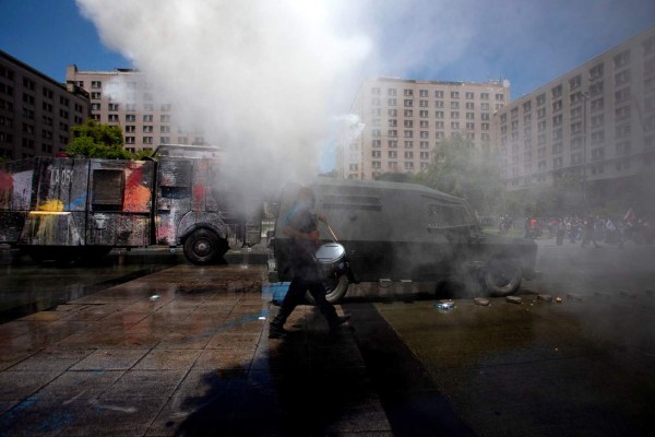 FOTOS: Chile cumple 40 días de convulsión sin lograr sacar a su gobernante