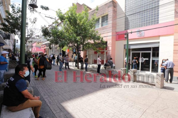 FOTOS: Ventas avanzan progresivamente en el quinto día de reapertura