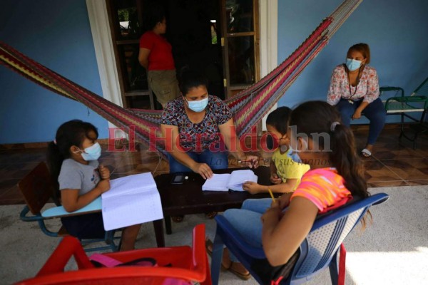 Con un balde con agua limpia y jabón como únicos insumos, escuelas del interior no han frenado clases