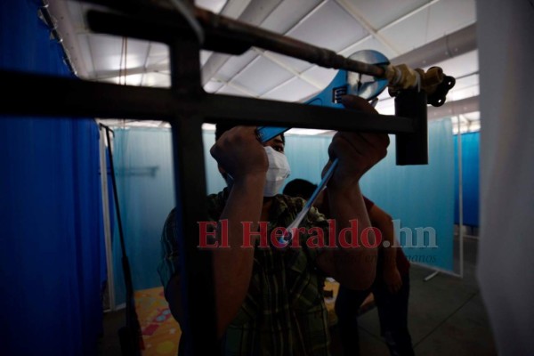 FOTOS: Últimos preparativos para abrir triaje en el Bazar del Sábado