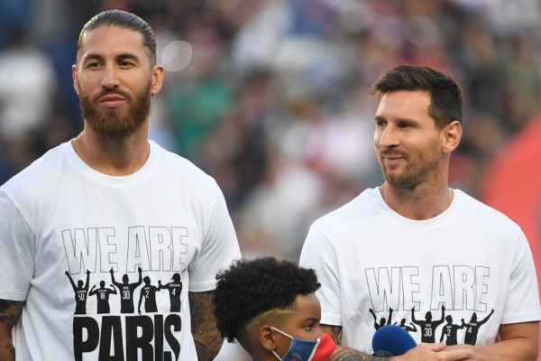 Furor y algarabía en el Parque de los Príncipes tras presentación de Messi y Ramos