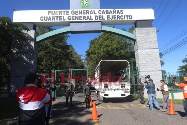 FOTOS: Así fue el traslado del capitán Santos Orellana a su audiencia inicial