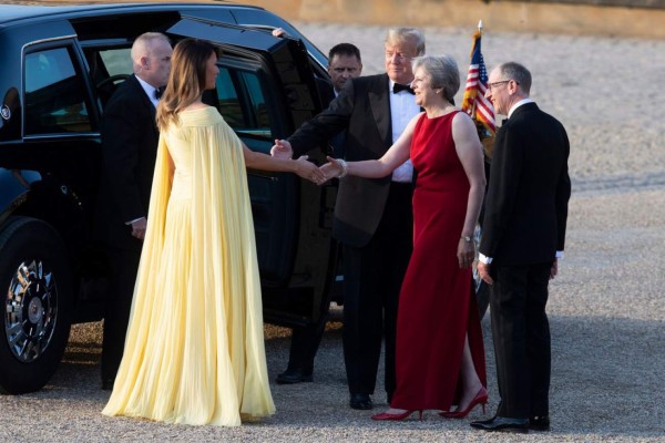 El vestido amarillo de Melania Trump que provocó comparaciones con 'La Bella y la Bestia'