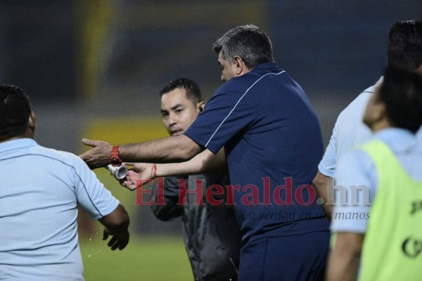 FOTOS: La ira de Diego Vazquez tras ataques de fanáticos aurinegros