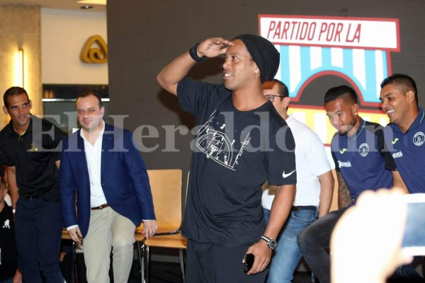 Fotos: Los momentos que no viste en TV de la llegada de Ronaldinho a Honduras