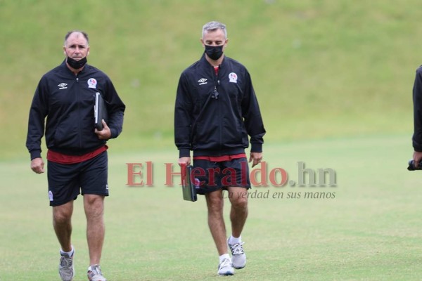 Pablo Lavallén, el nuevo DT del Olimpia, llega a la cueva del León (FOTOS)