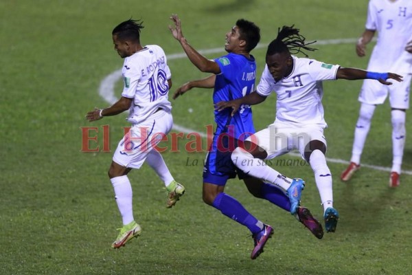 No se vio en TV: Regaños, visitas y mejores jugadas en el duelo de Honduras vs El Salvador