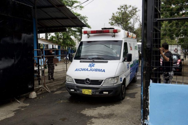 'Son seres humanos': primeras imágenes de masacre en cárcel de Guayaquil que dejó más de 68 presos muertos