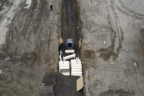 Covid-19: Impactantes fotos aéreas de la 'isla de los muertos' en Nueva York