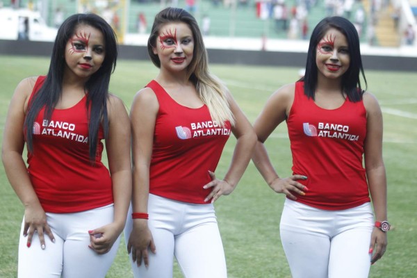 Hermosas chicas engalanan la final Olimpia - Real Sociedad