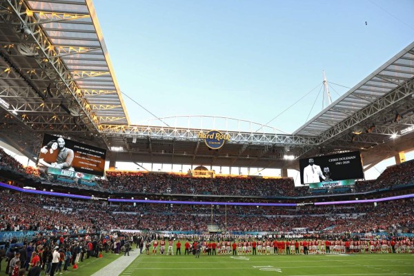 FOTOS: Previo al Super Bowl, rinden homenaje a Kobe y Gigi Bryant