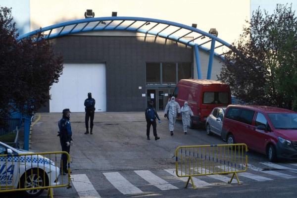 FOTOS: Por saturación en crematorios, Madrid convierte el Palacio de Hielo en morgue