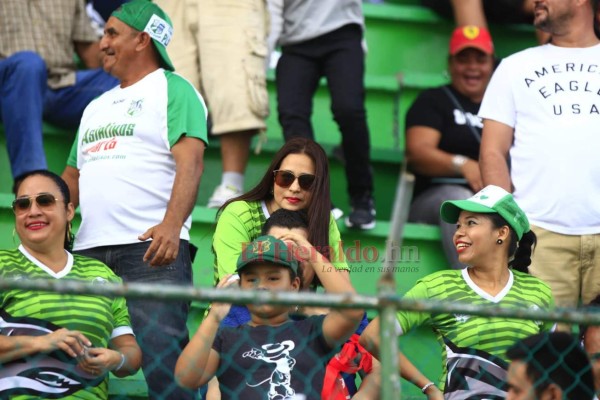 Bellas y esbeltas hondureñas adornaron el inicio del Clausura (FOTOS)