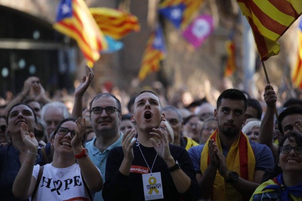 Así viven los catalanes su independencia de España, 27 días después del referéndum