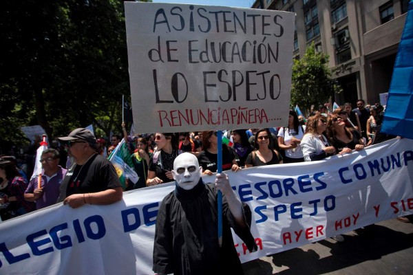 FOTOS: Chile cumple 40 días de convulsión sin lograr sacar a su gobernante