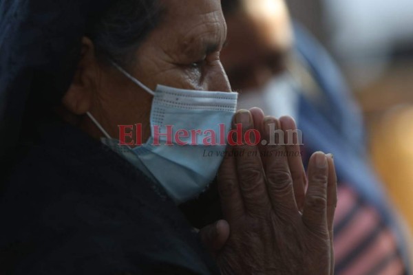 FOTOS: Pese a pandemia, feligreses llegan a Suyapa para rendir honores a la Virgen