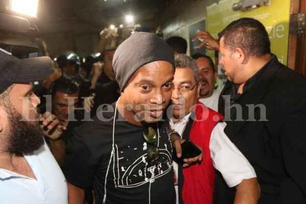 Las imágenes de la llegada de Ronaldinho Gaúcho a Honduras