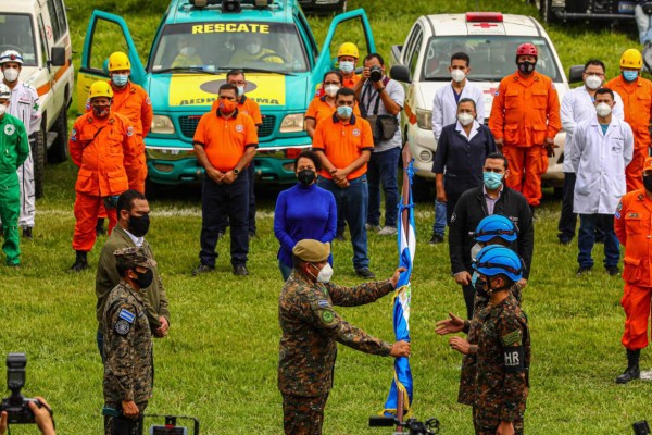 Insumos y equipo humano: La ayuda de El Salvador a Honduras por devastación de Eta