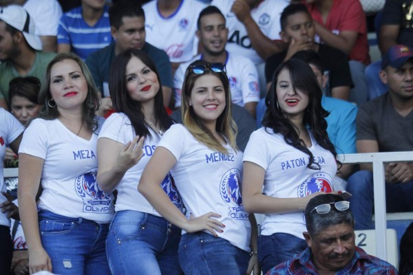 Hermosas chicas engalanan la final Olimpia - Real Sociedad