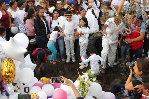 FOTOS: Lágrimas y desconsuelo en doloroso adiós a Fátima Cecilia