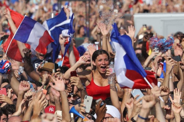 FOTOS: La locura en París tras la coronación de Francia como campeón del Mundo en Rusia 2018