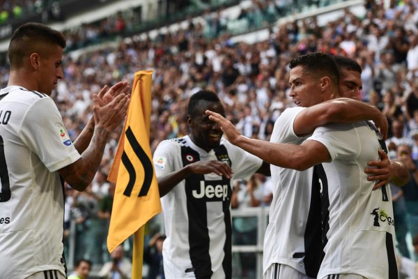 Las mejores imágenes de la celebración de Cristiano Ronaldo tras anotar su primer doblete con la Juventus