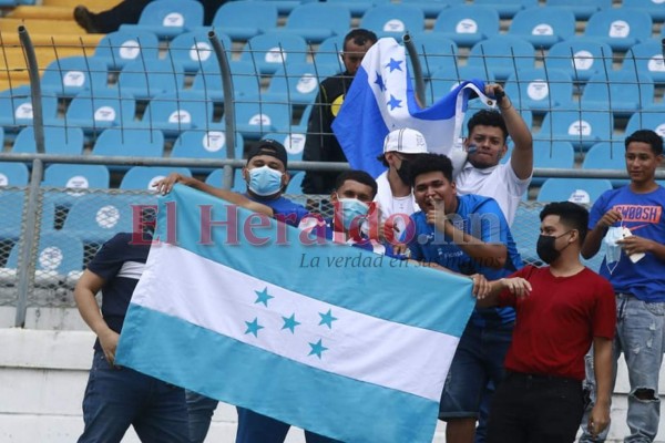 Ambientazo se vive en el duelo entre Honduras vs El Salvador (FOTOS)