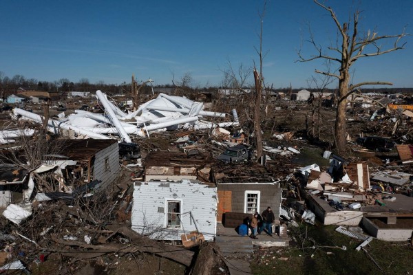 Así luce Kentucky tras el paso de 'la más mortífera' serie de tornados (FOTOS)